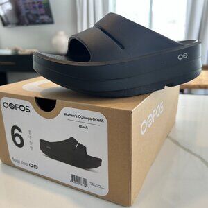 New with Box OOFOS Women's OOmega OOahh Comfort Sandal sz 6